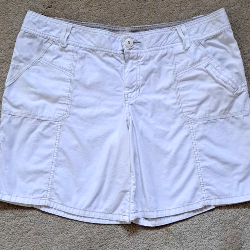 Size 17 white cargo shorts